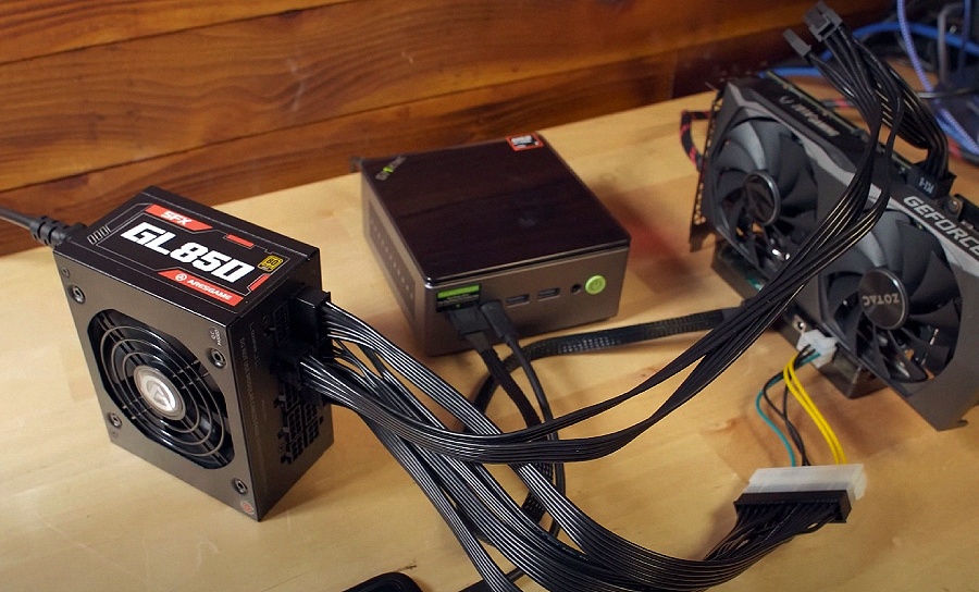 mini pc with oculink connected with a gpu and cpu